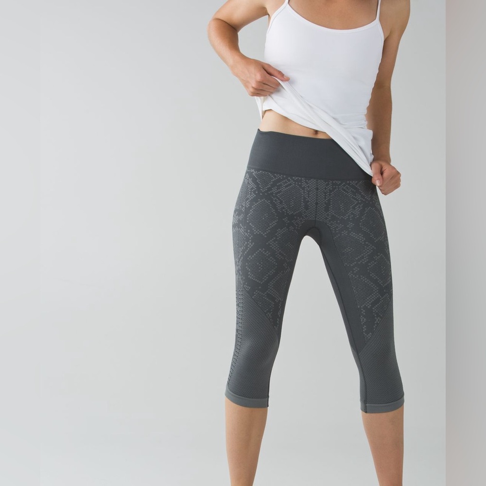 Lululemon In The Flow Crop II - Picture 4 of 11
